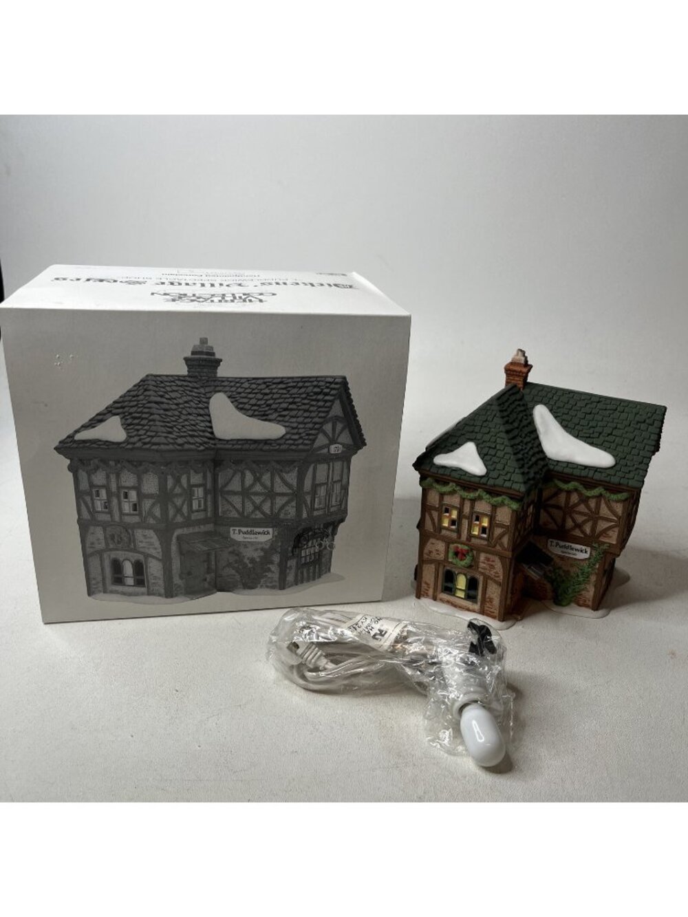 Dept 56 -Heritage Collection -T. Puddlewick Spectacle Shop Dickens Village 58331